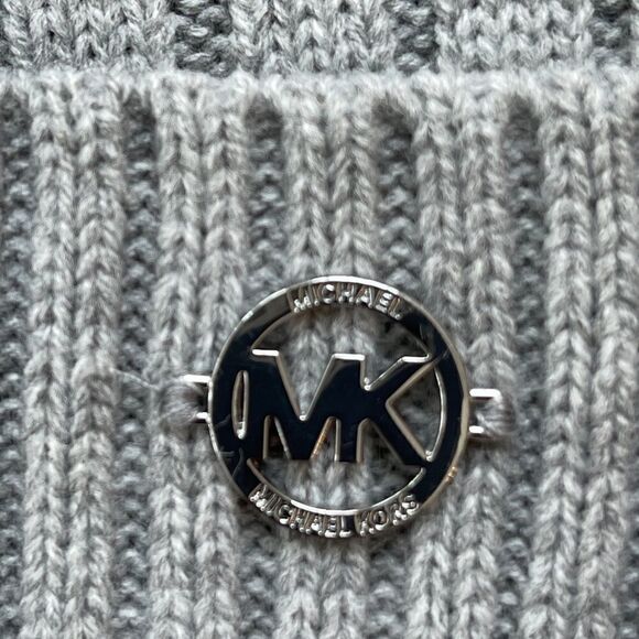 Michael Kors Light Gray Pom Pom Beanie Ribbed Knit Women's Hat NWT - Picture 3 of 5
